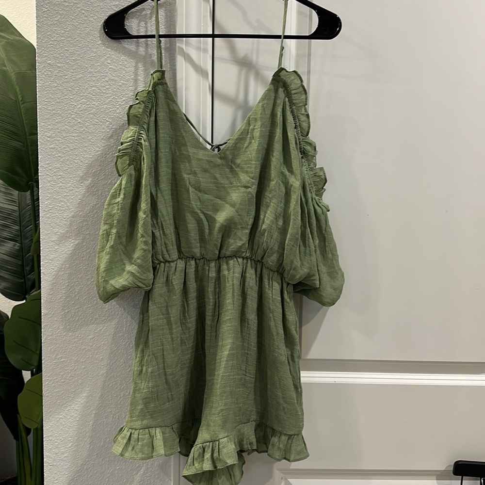 NWT Wishlist Romper. Green. Size Large. Never worn. Open back.